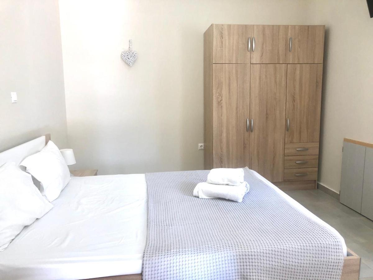 Konstantinos Apartments Парікія Екстер'єр фото